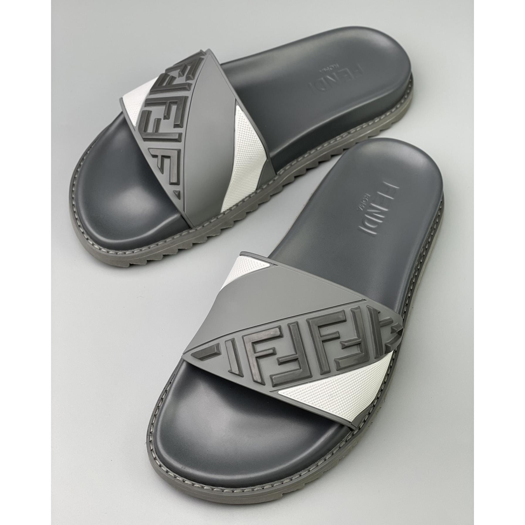 Fendi-Slipper aus grauem Gummi - EUR FASHION