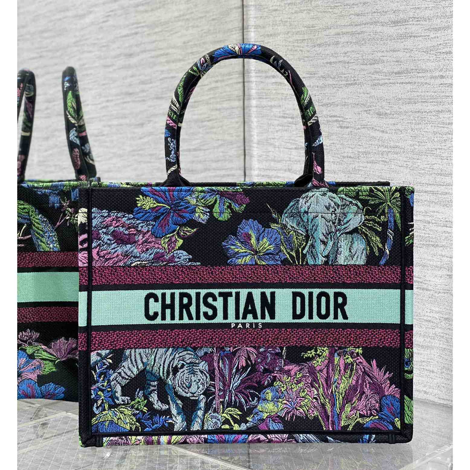 Mittlere Dior-Buchtasche von Dior - EUR FASHION