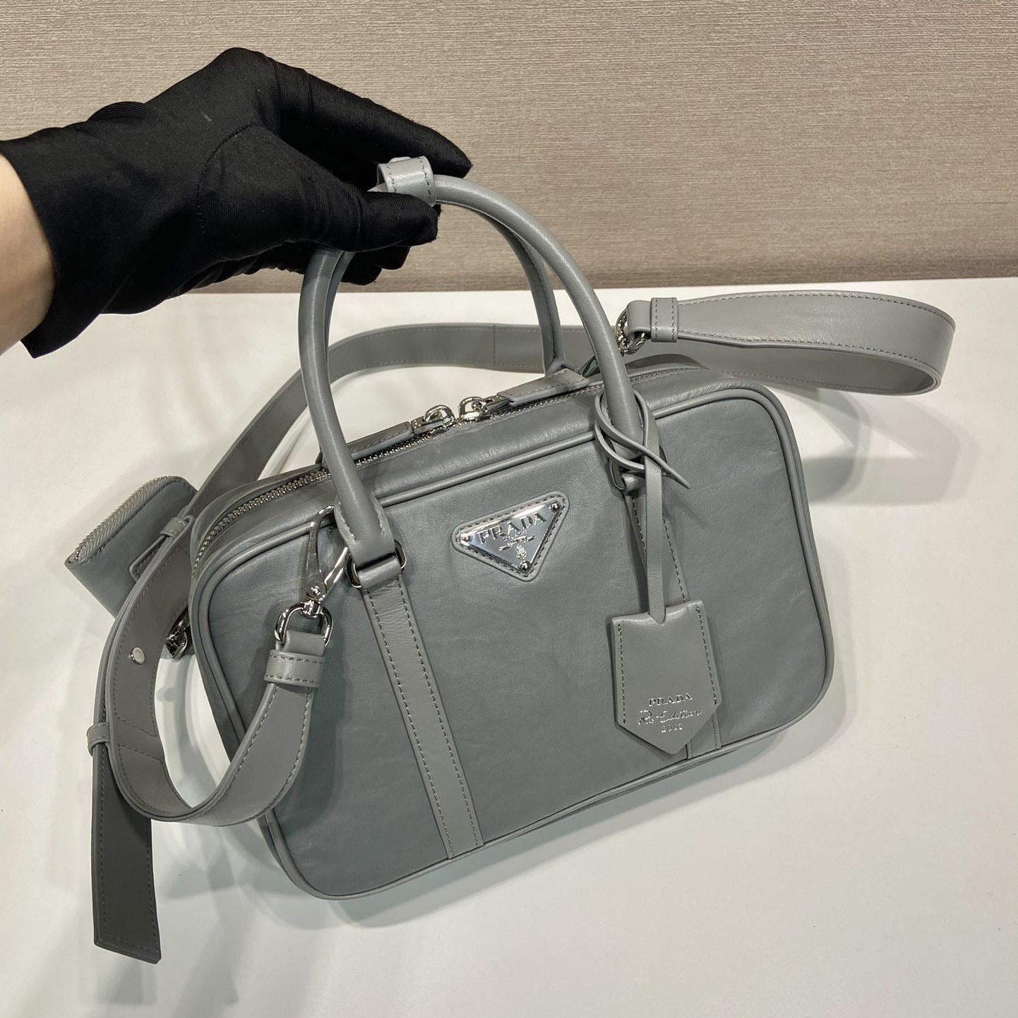 Prada Mittelgroße Tasche aus antikem Nappaleder mit Henkel - EUR FASHION