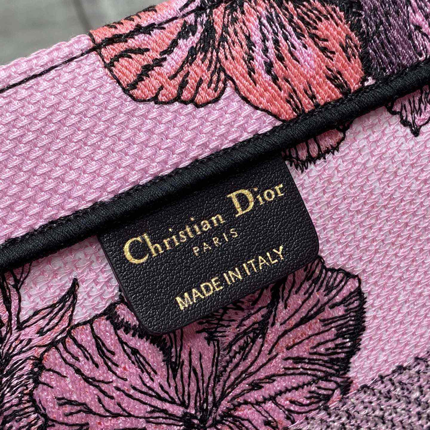 Mittlere Dior-Buchtasche von Dior - EUR FASHION