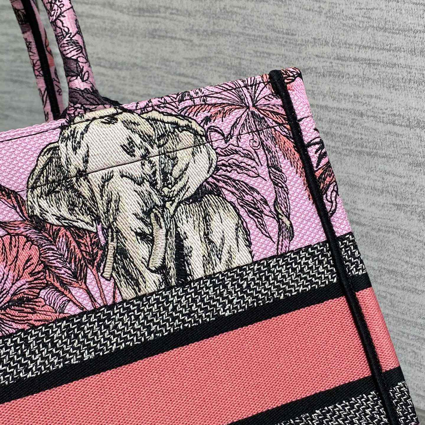Mittlere Dior-Buchtasche von Dior - EUR FASHION