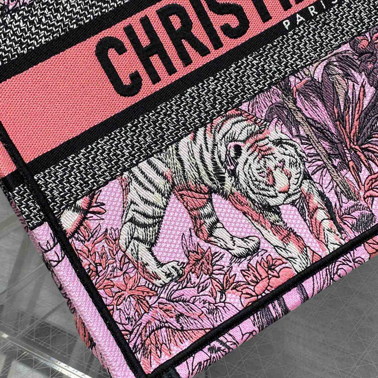 Mittlere Dior-Buchtasche von Dior - EUR FASHION