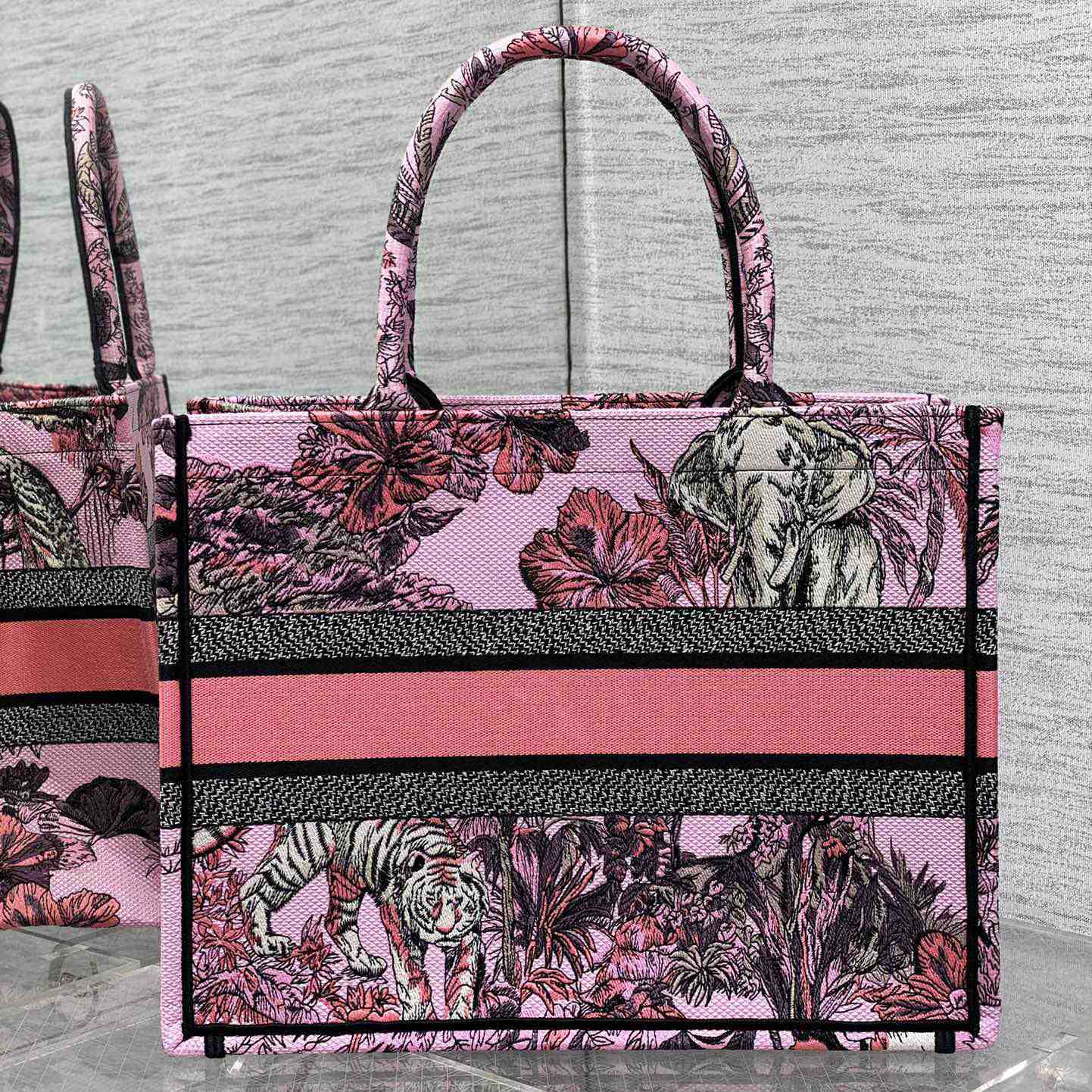 Mittlere Dior-Buchtasche von Dior - EUR FASHION