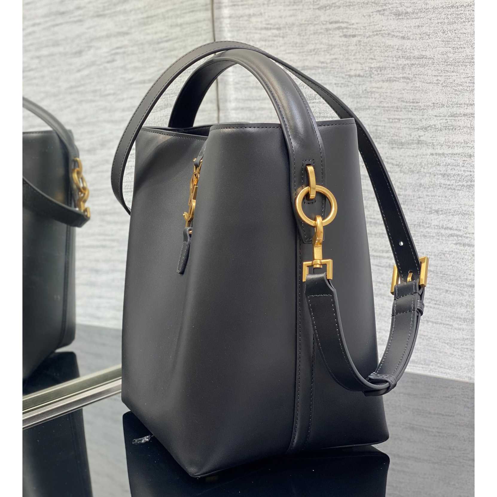 Saint Laurent Le 37 aus glänzendem Leder - EUR FASHION