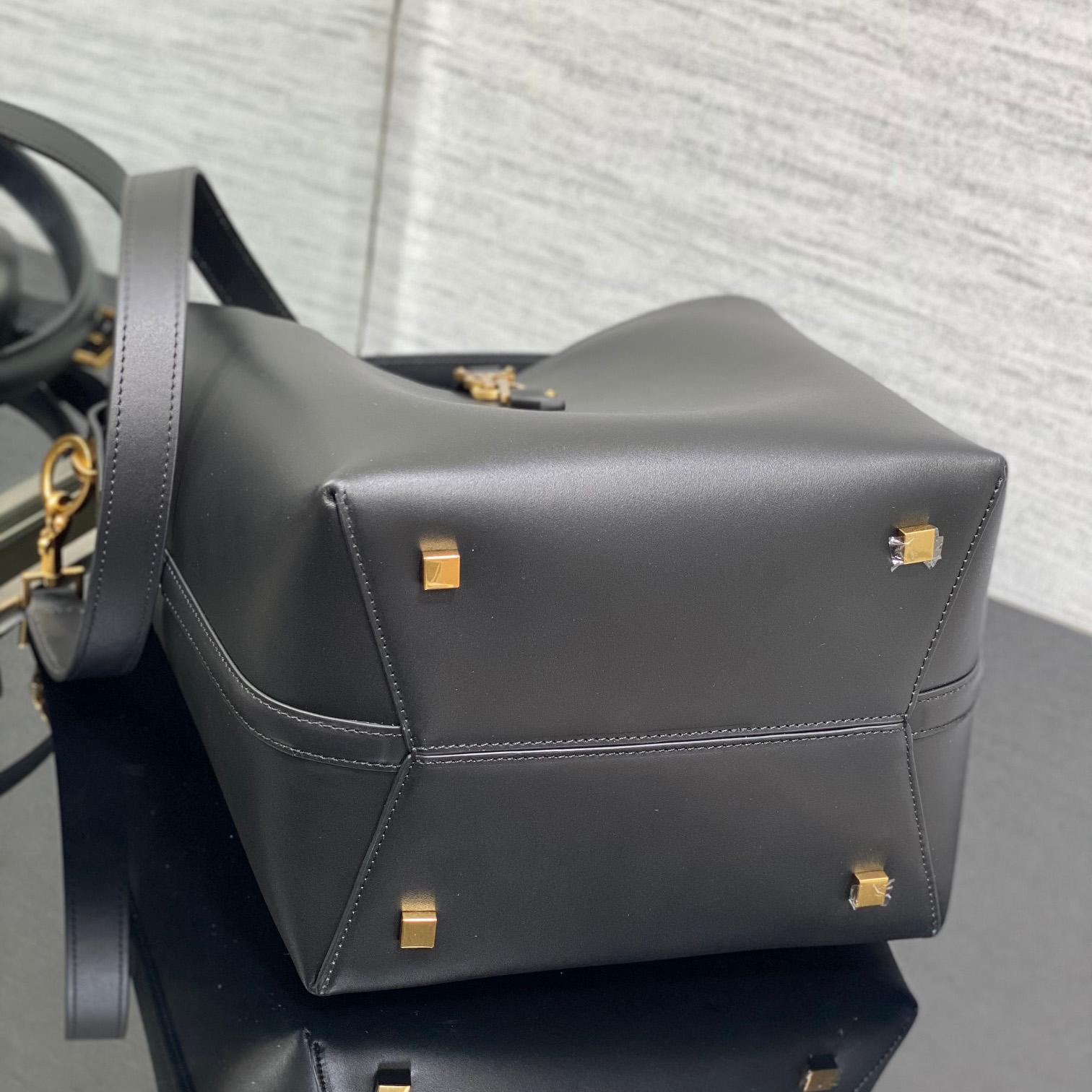 Saint Laurent Le 37 aus glänzendem Leder - EUR FASHION
