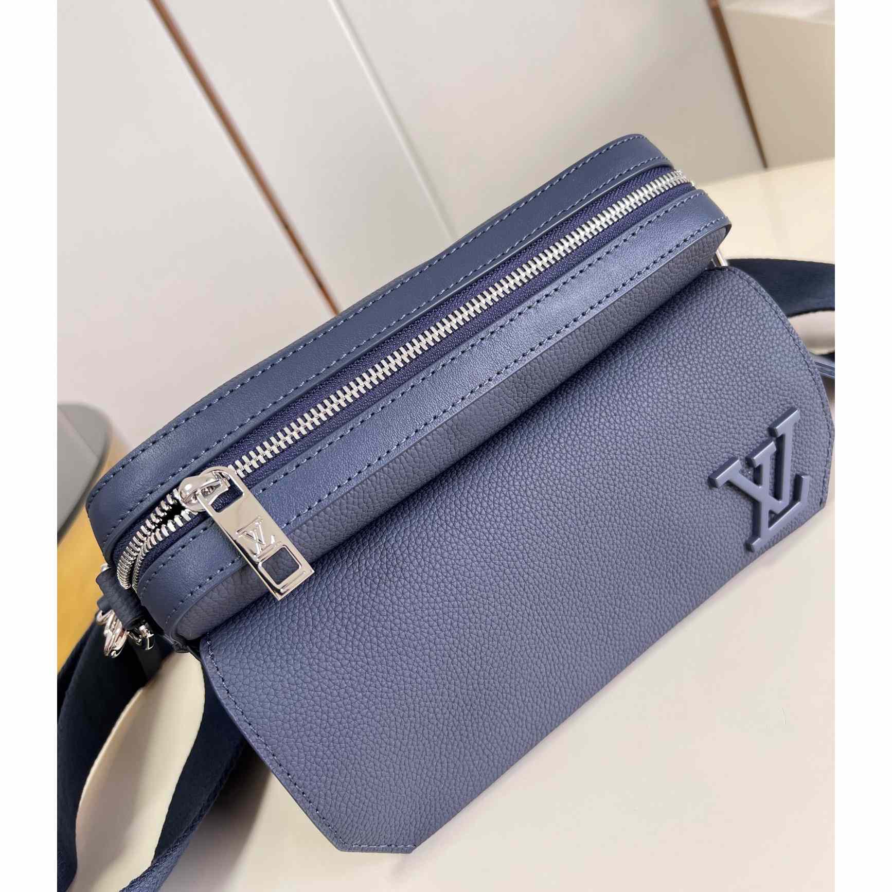 Louis Vuitton Fastline Messenger (23,5 x 18 x 7 cm) M22611 - EUR FASHION
