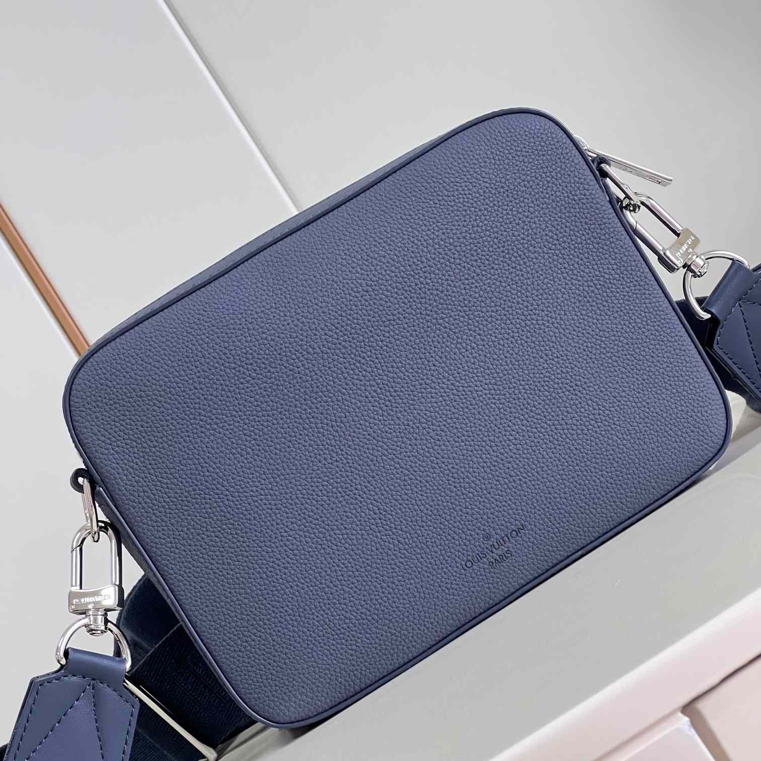 Louis Vuitton Fastline Messenger (23,5 x 18 x 7 cm) M22611 - EUR FASHION
