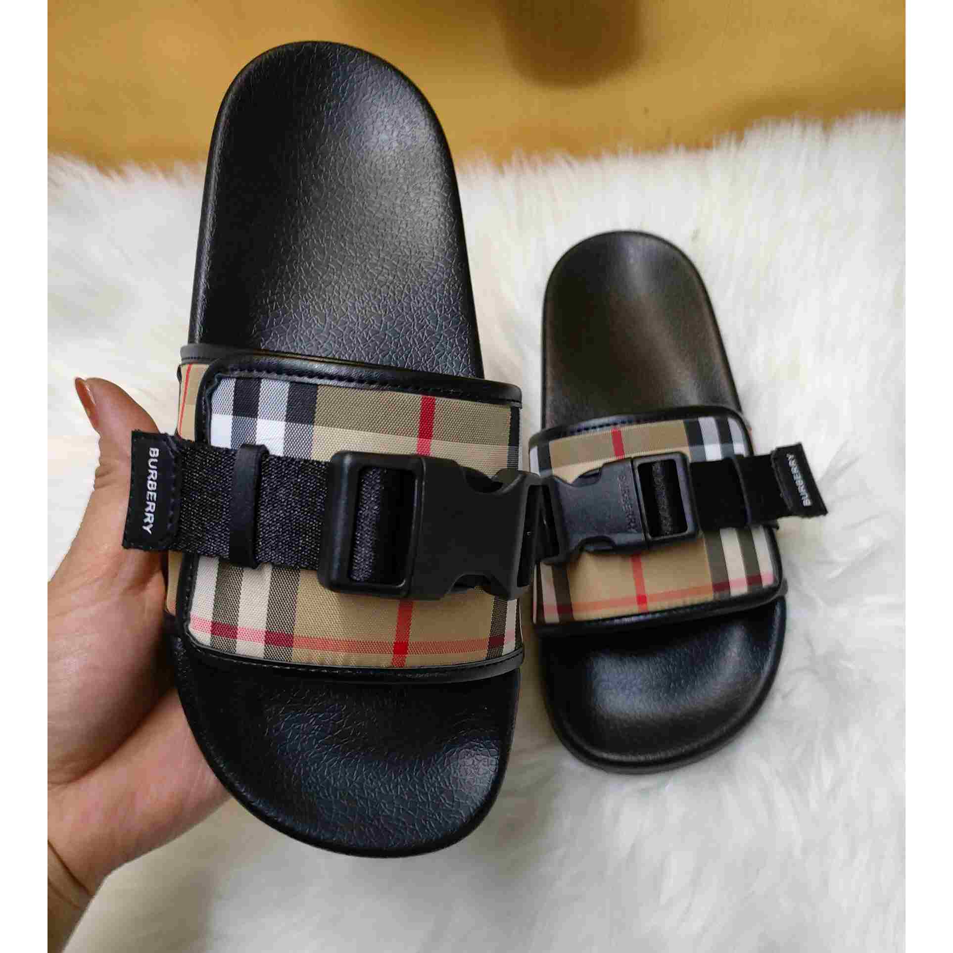 Burberry-Slides mit Vintage-Check und Schnallenriemen - EUR FASHION