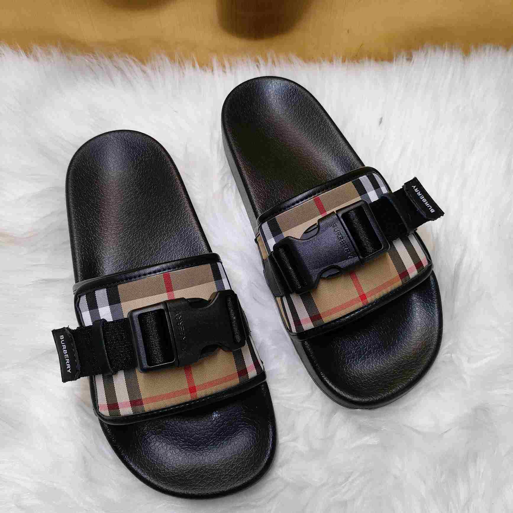 Burberry-Slides mit Vintage-Check und Schnallenriemen - EUR FASHION