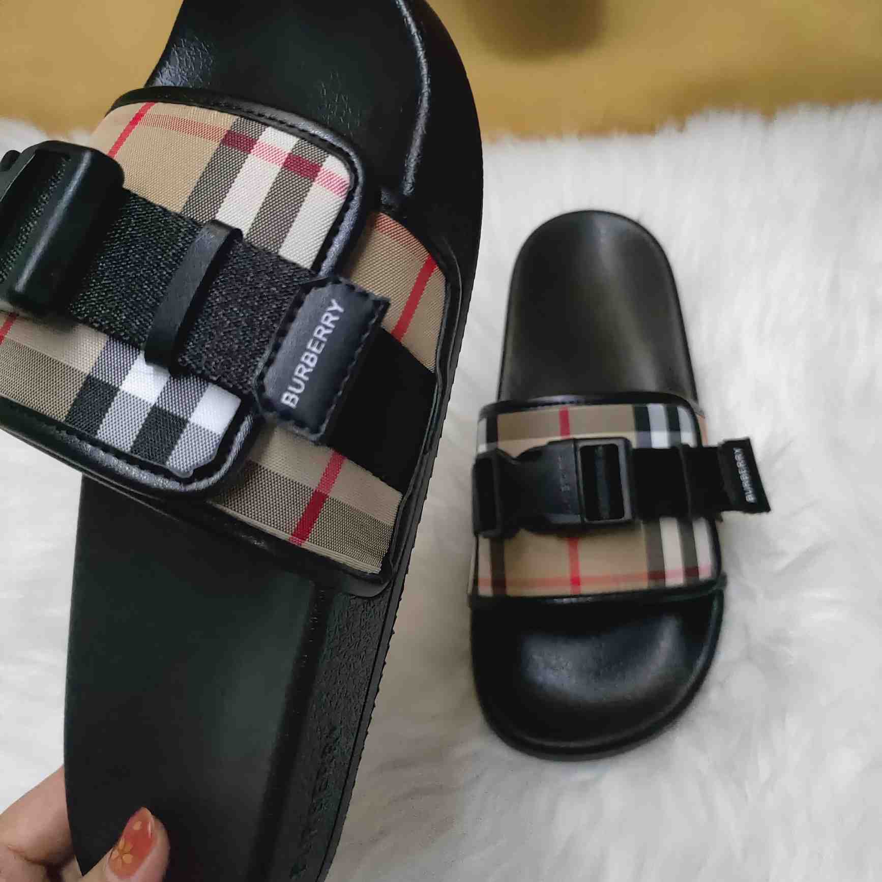 Burberry-Slides mit Vintage-Check und Schnallenriemen - EUR FASHION