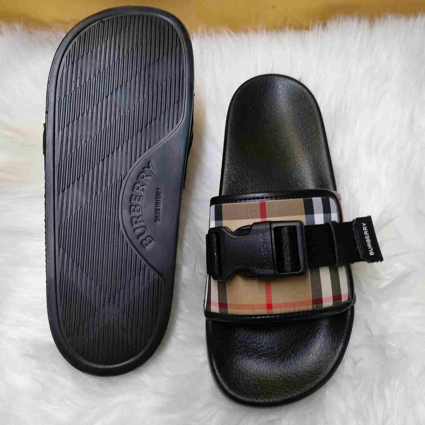 Burberry-Slides mit Vintage-Check und Schnallenriemen - EUR FASHION