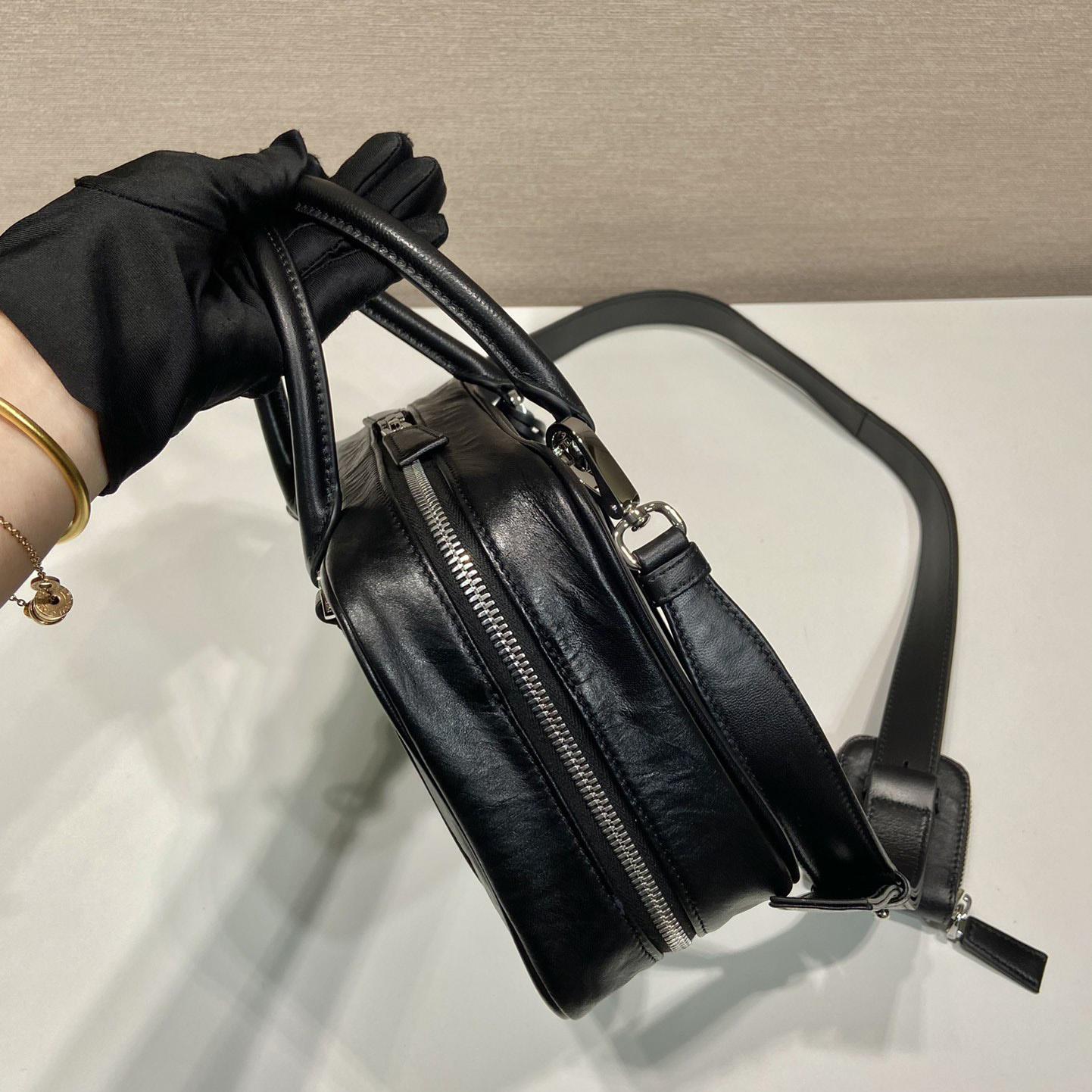 Prada Mittelgroße Tasche aus antikem Nappaleder mit Henkel - EUR FASHION