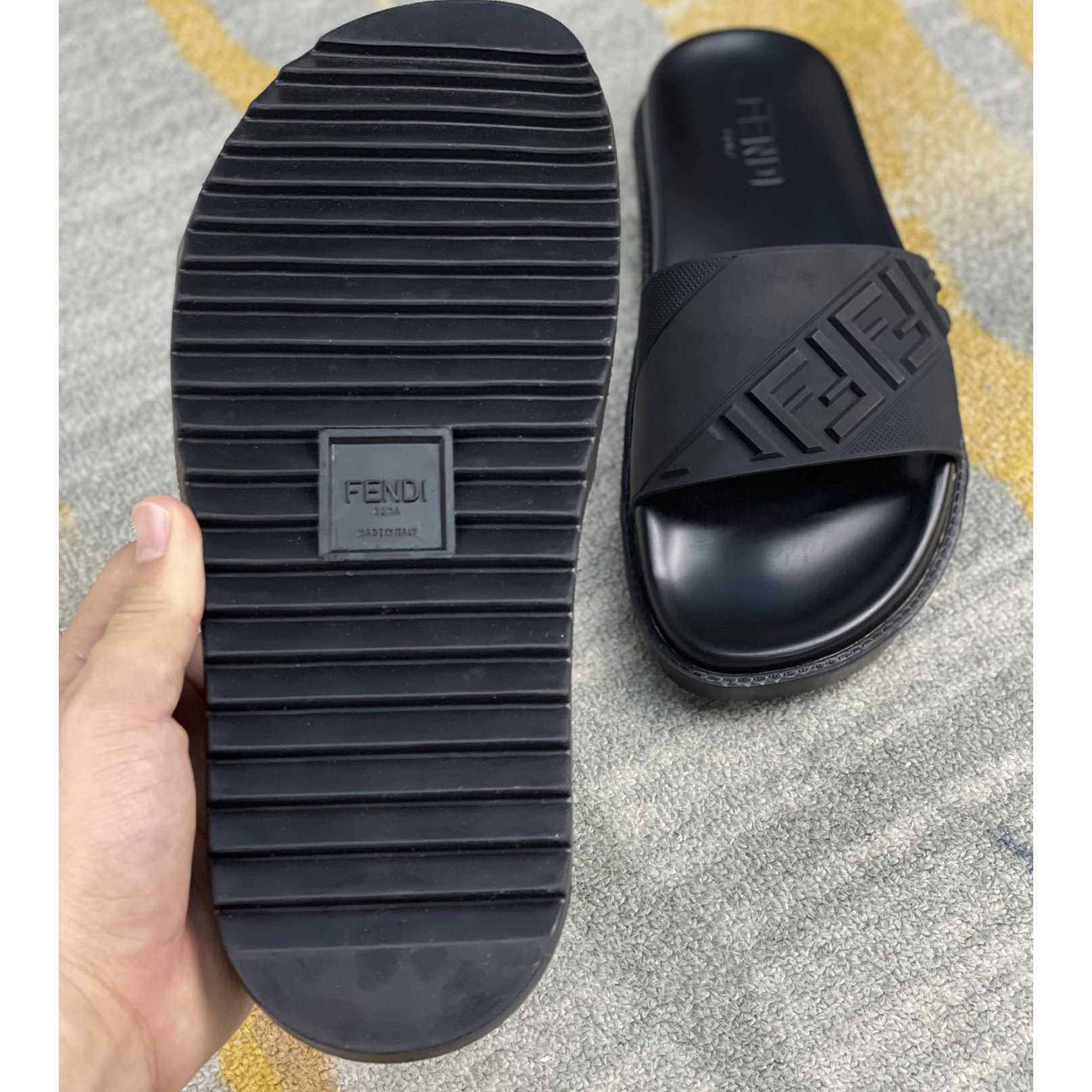 Fendi-Fußbett aus schwarzem Gummi - EUR FASHION