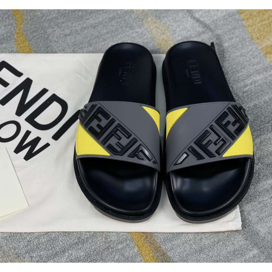 Mehrfarbige Gummi-Slides von Fendi - EUR FASHION