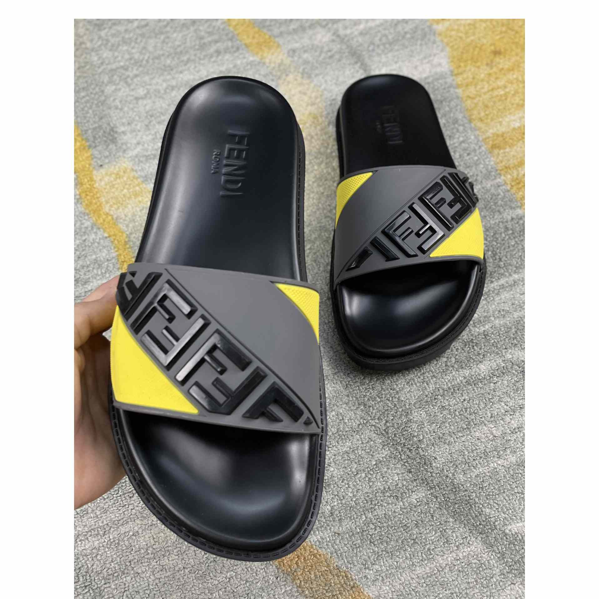 Mehrfarbige Gummi-Slides von Fendi - EUR FASHION
