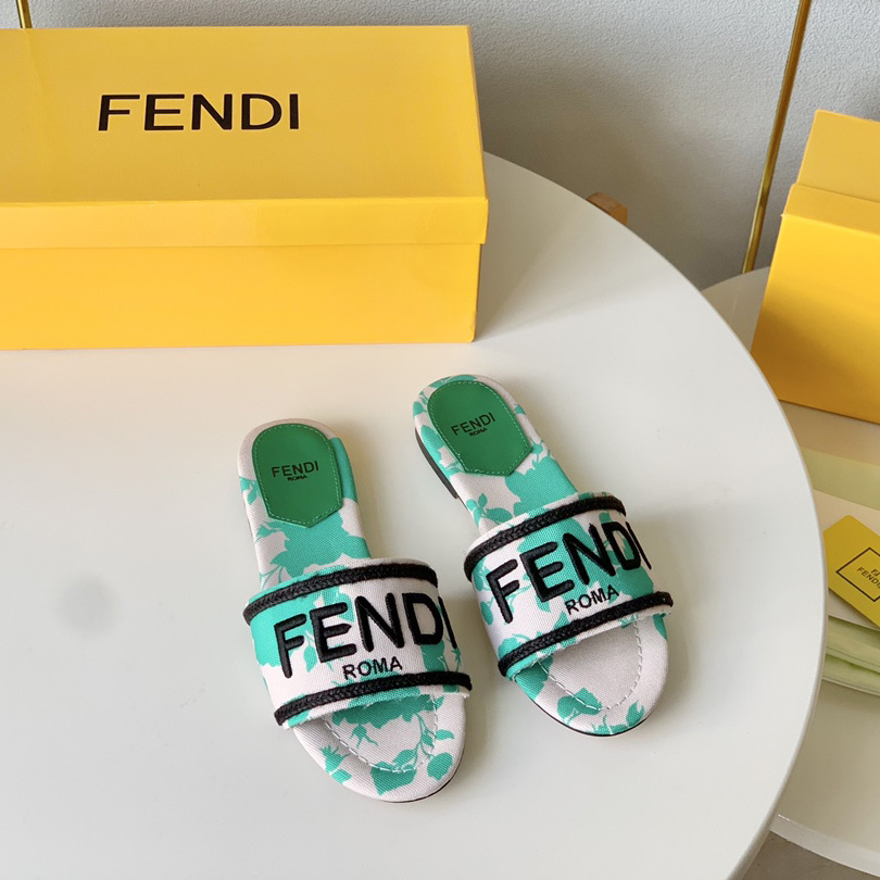 Fendi Signature grüne Canvas-Slides - EUR FASHION