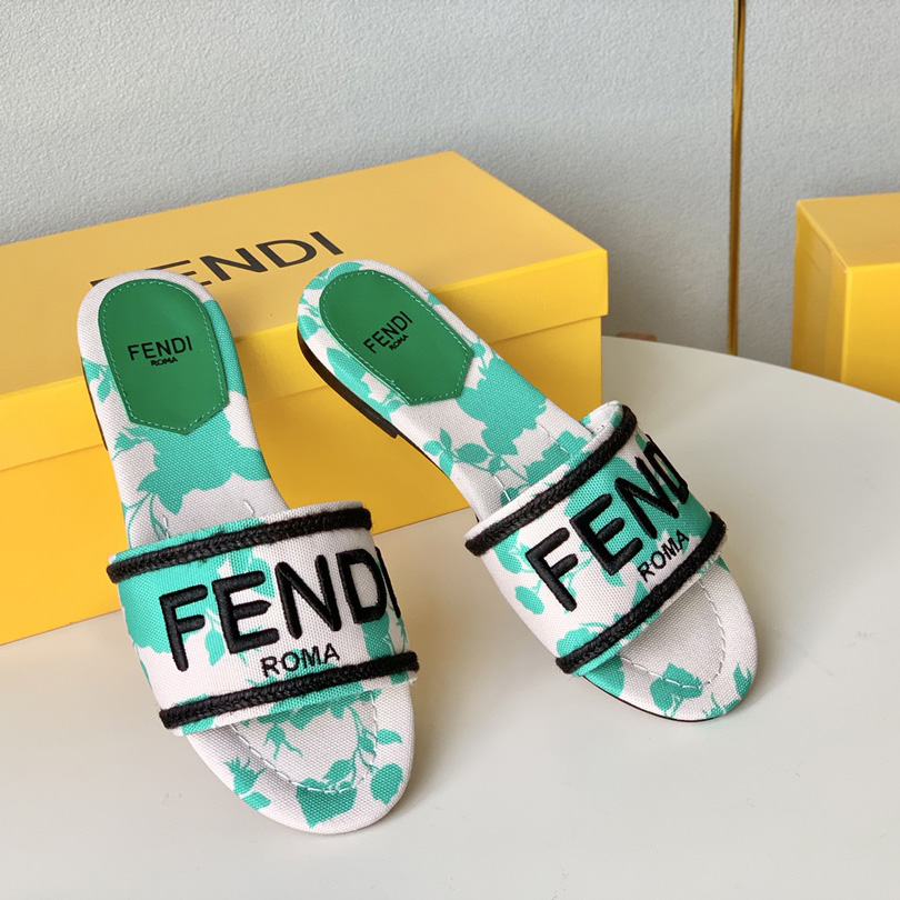 Fendi Signature grüne Canvas-Slides - EUR FASHION