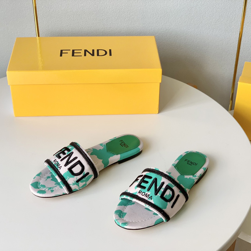 Fendi Signature grüne Canvas-Slides - EUR FASHION