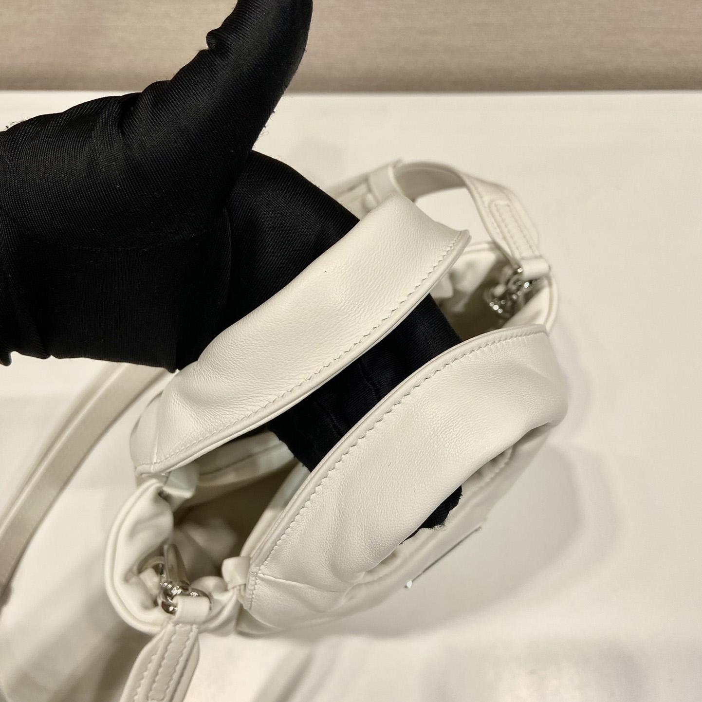 Prada Kleine gepolsterte Prada-Tasche aus weichem Nappaleder - EUR FASHION