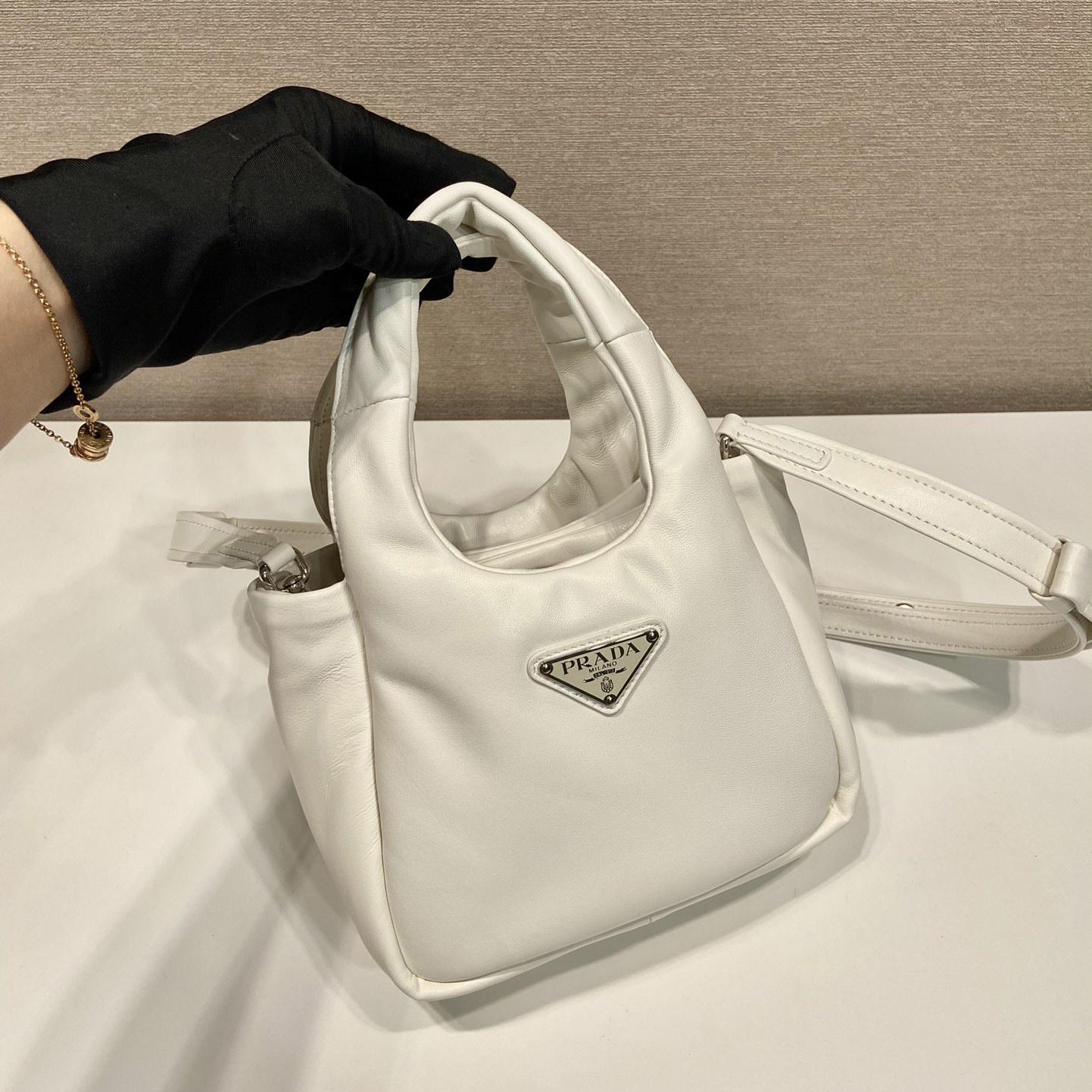 Prada Kleine gepolsterte Prada-Tasche aus weichem Nappaleder - EUR FASHION