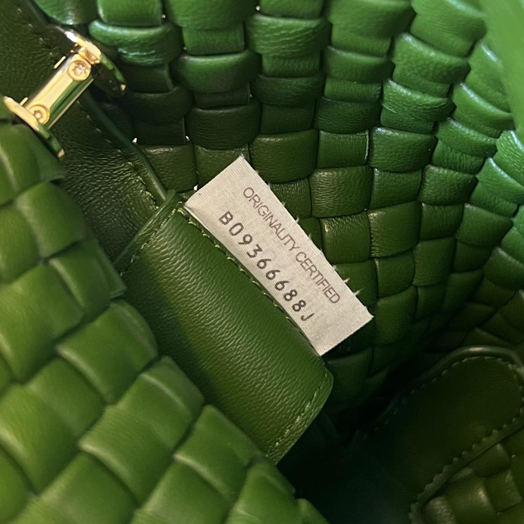 Kleine Clicker-Umhängetasche von Bottega Veneta - EUR FASHION