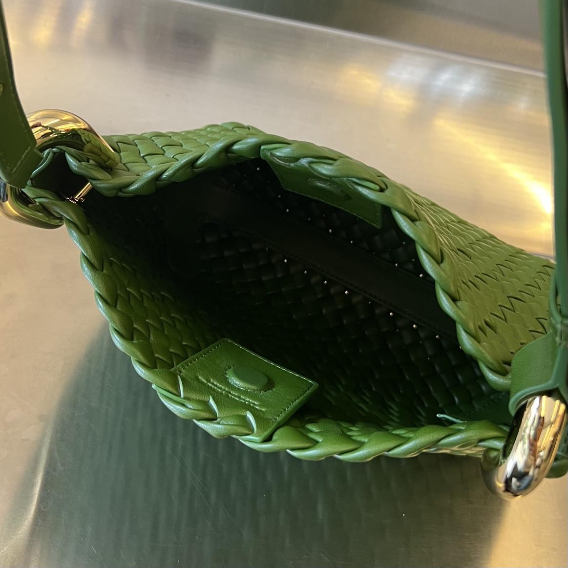 Kleine Clicker-Umhängetasche von Bottega Veneta - EUR FASHION