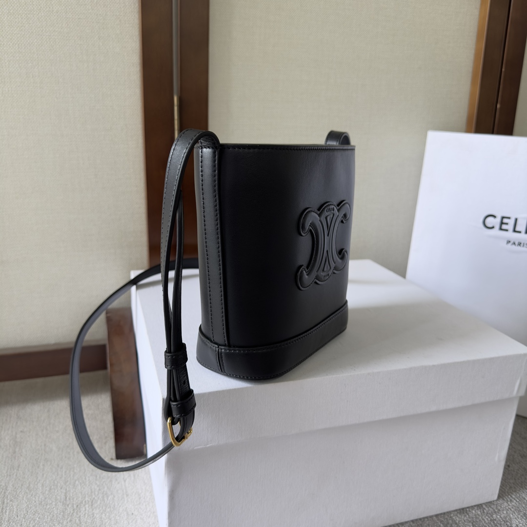 Celine Mini Bucket Cuir Triomphe aus glattem Kalbsleder - EUR FASHION
