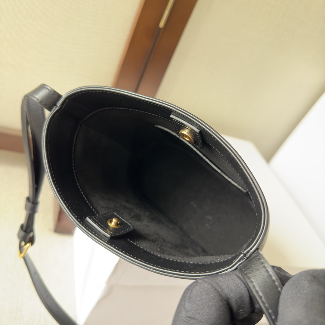 Celine Mini Bucket Cuir Triomphe aus glattem Kalbsleder - EUR FASHION