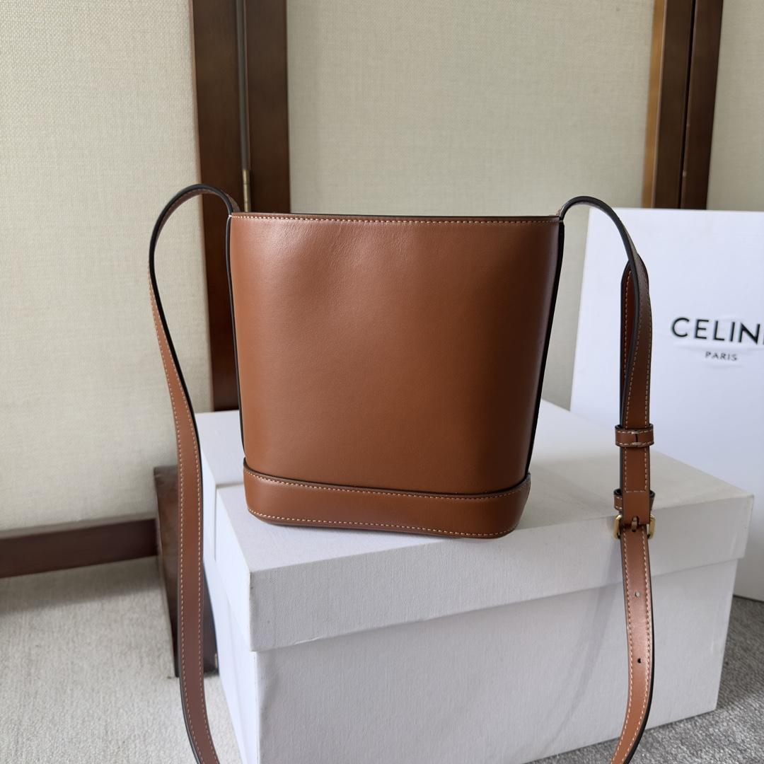 Celine Mini Bucket Cuir Triomphe aus glattem Kalbsleder - EUR FASHION