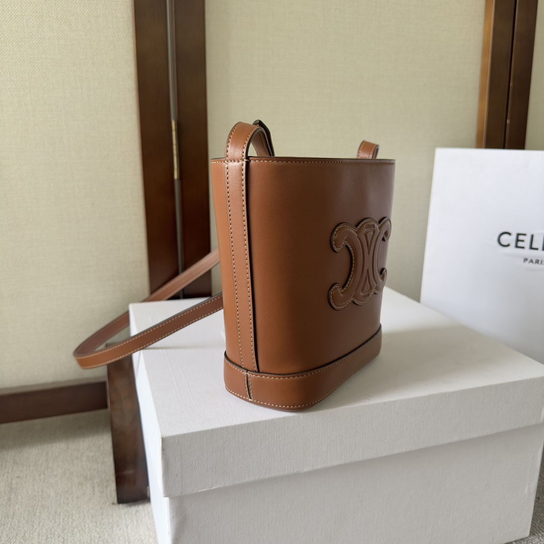 Celine Mini Bucket Cuir Triomphe aus glattem Kalbsleder - EUR FASHION