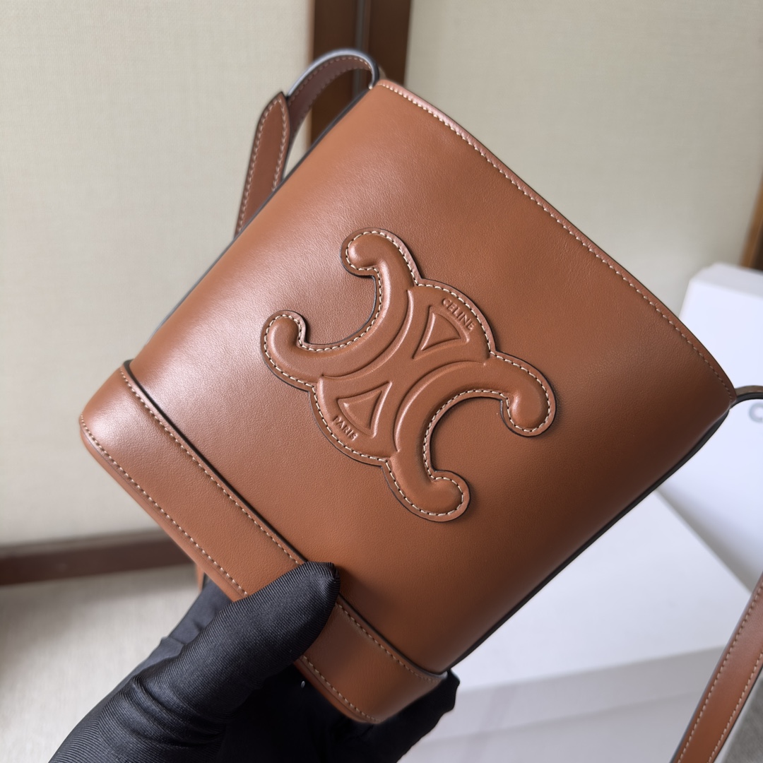 Celine Mini Bucket Cuir Triomphe aus glattem Kalbsleder - EUR FASHION