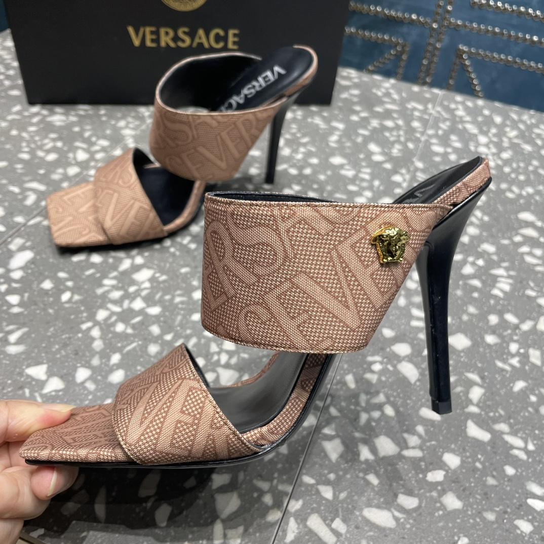 Versace Allover-Pantoletten mit hohem Absatz - EUR FASHION