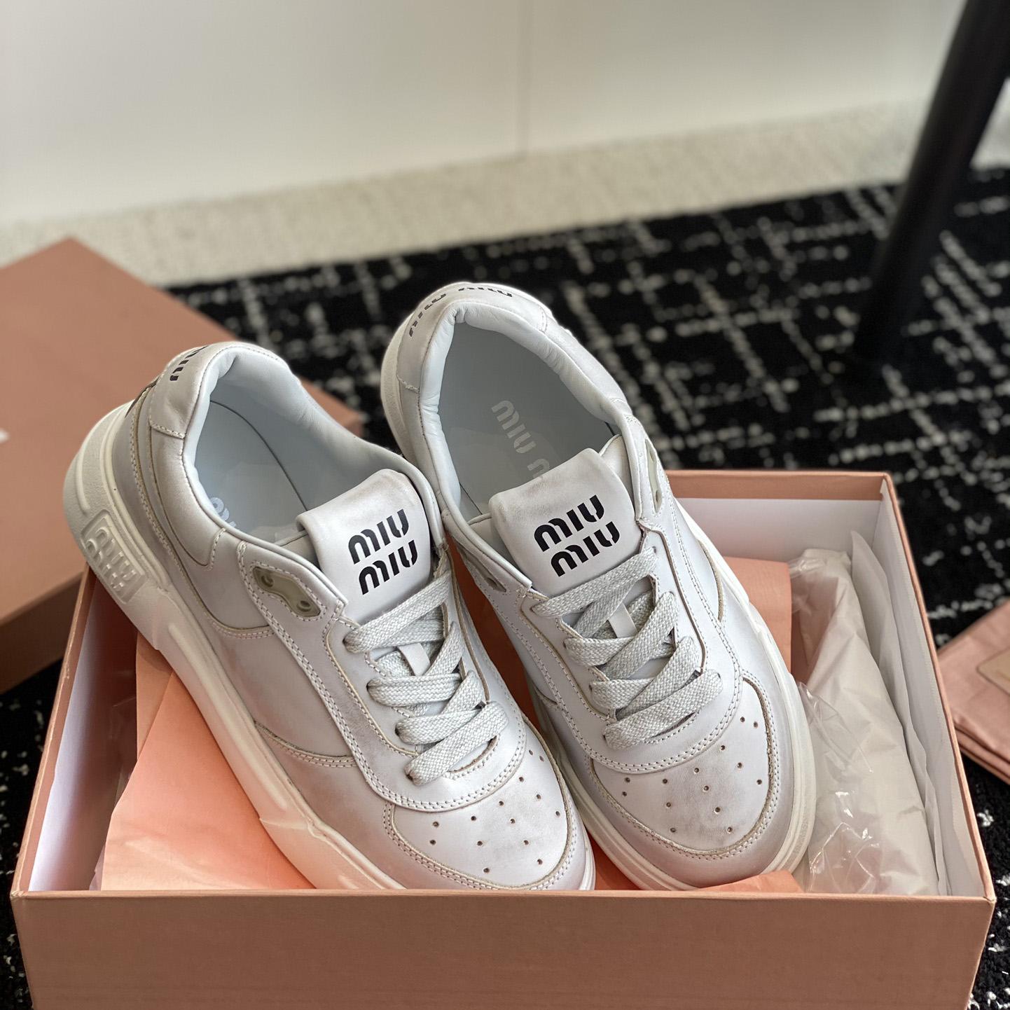 Miu Miu Sneakers aus gebleichtem Leder - EUR FASHION