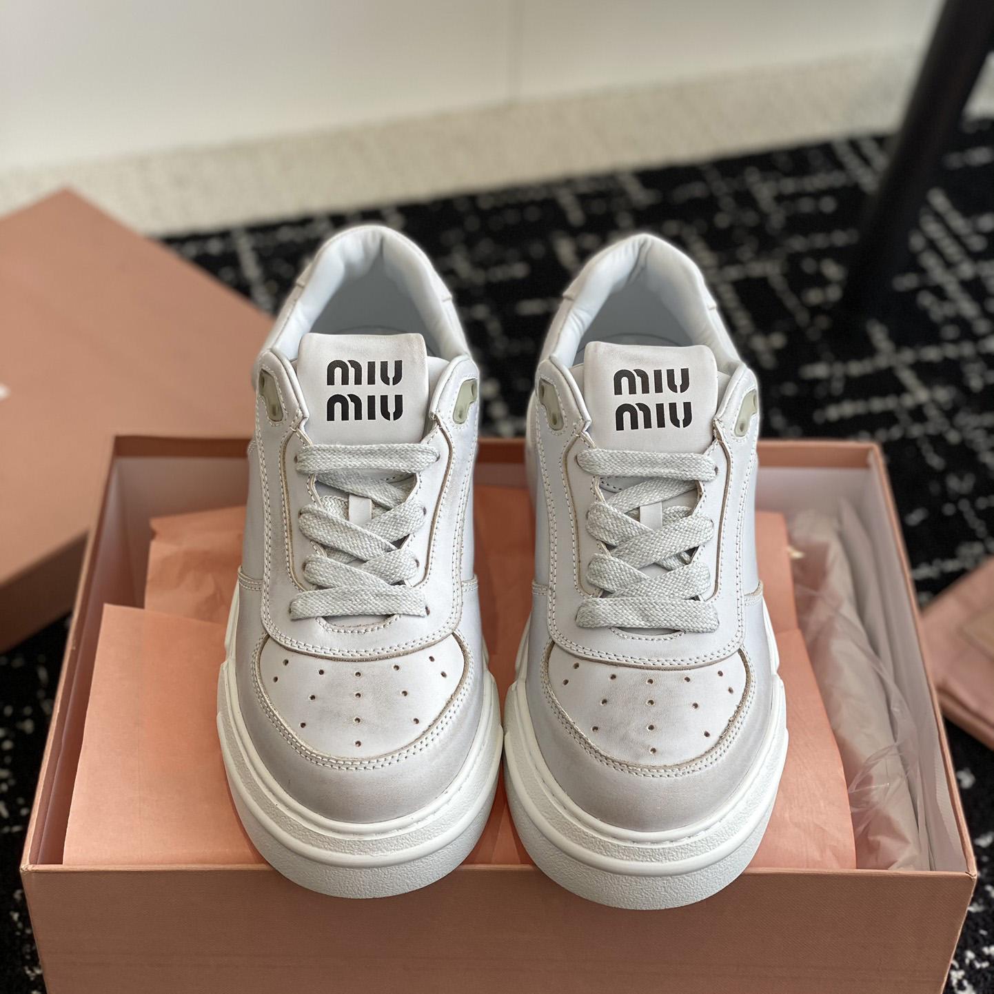 Miu Miu Sneakers aus gebleichtem Leder - EUR FASHION