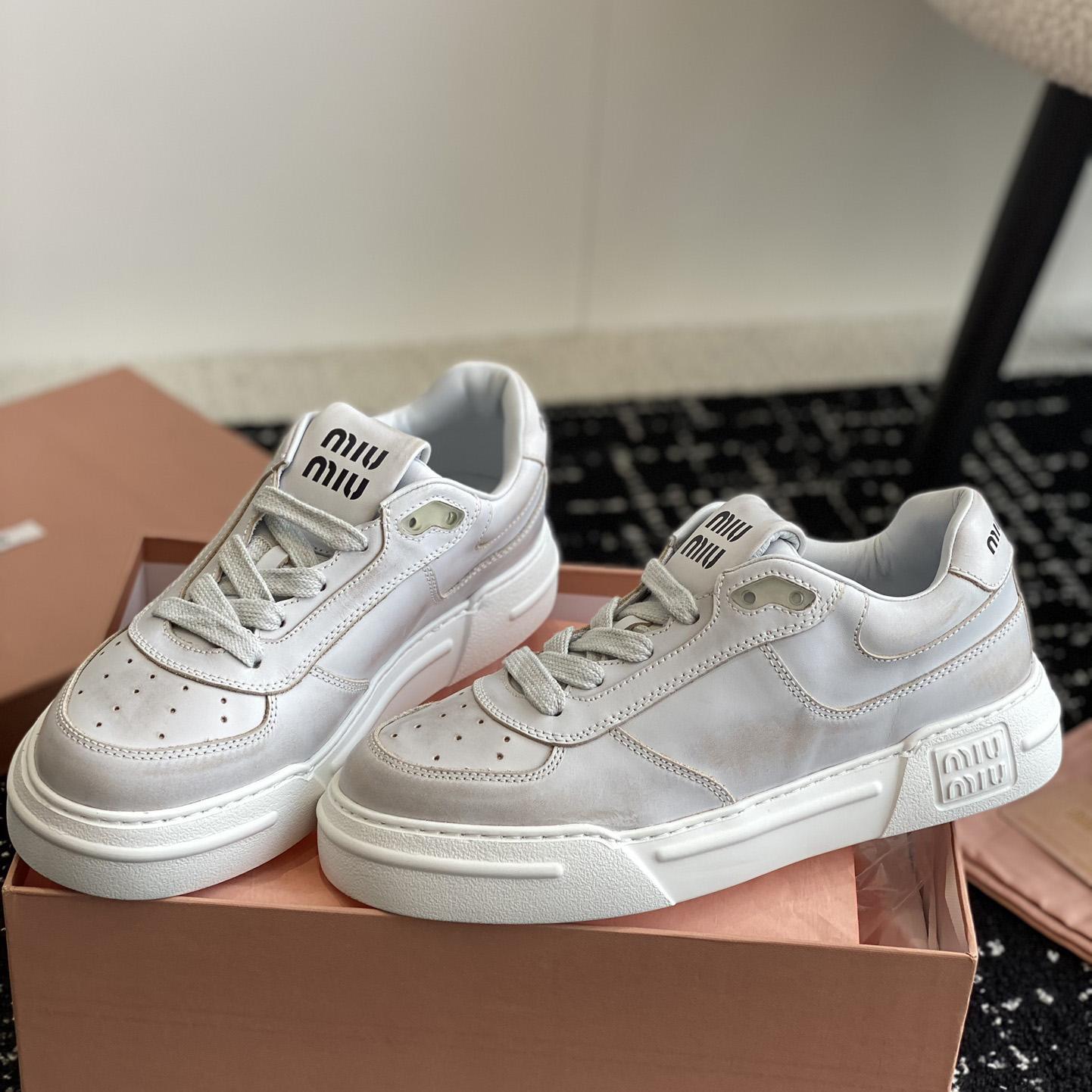 Miu Miu Sneakers aus gebleichtem Leder - EUR FASHION