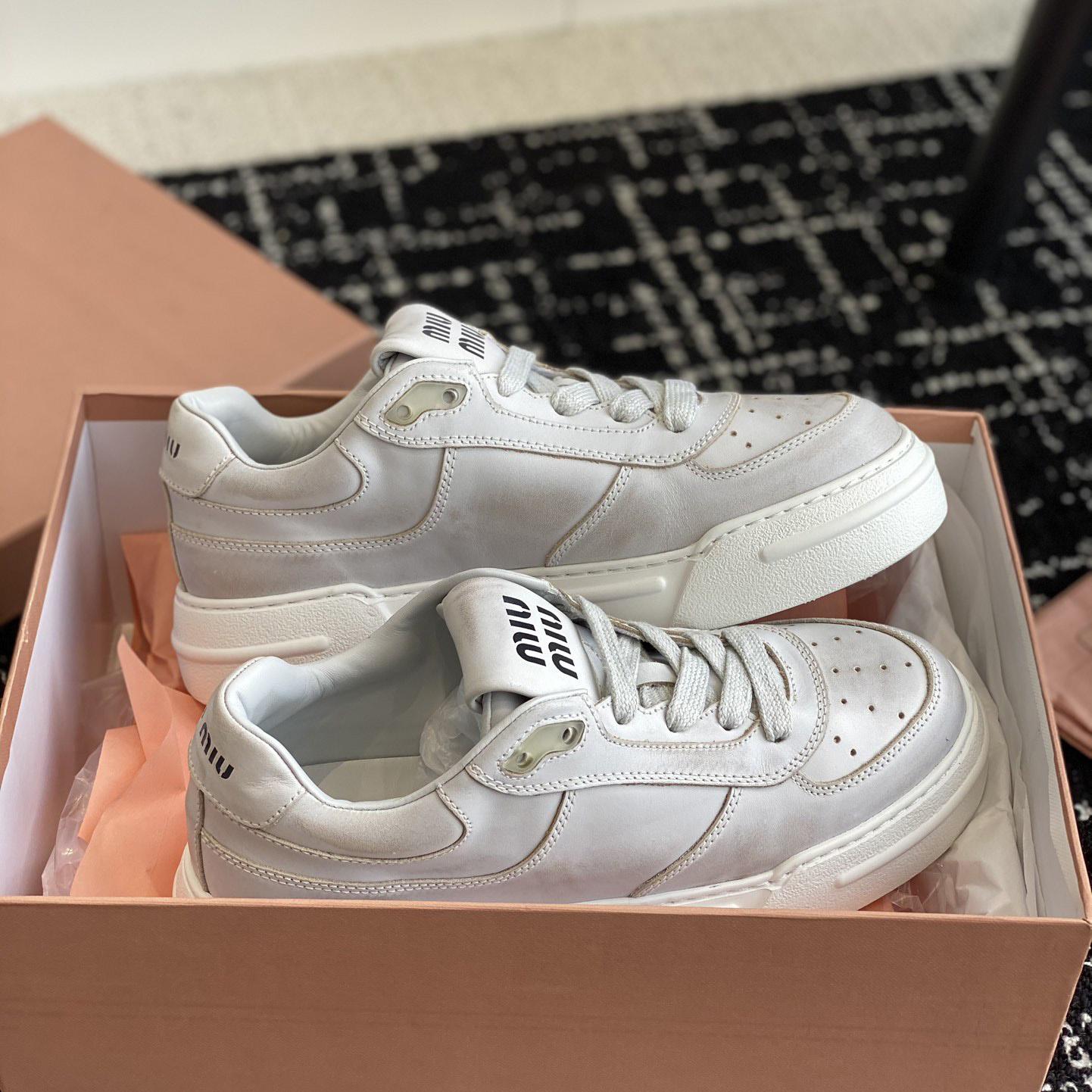 Miu Miu Sneakers aus gebleichtem Leder - EUR FASHION