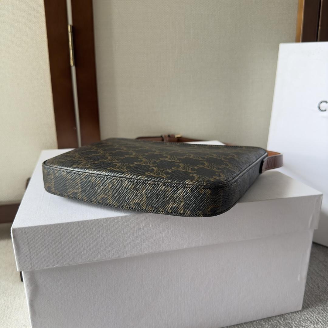 Celine Mittelgroße Celine Croque-Tasche aus Triomphe-Canvas und Kalbsleder in Hellbraun - EUR FASHION