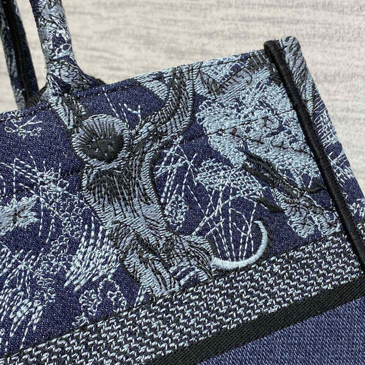 Mittlere Dior-Buchtasche von Dior - EUR FASHION