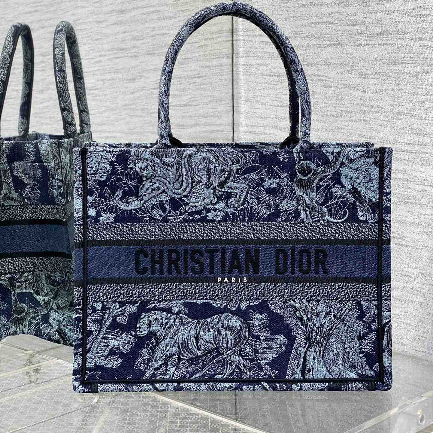 Mittlere Dior-Buchtasche von Dior - EUR FASHION