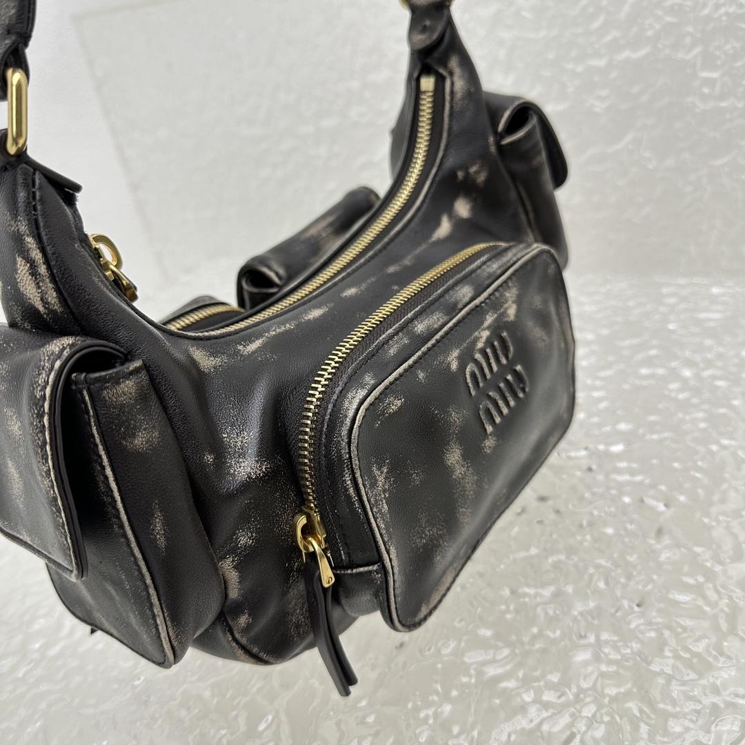 Miu Miu Hobo-Tasche aus Nappaleder - EUR FASHION