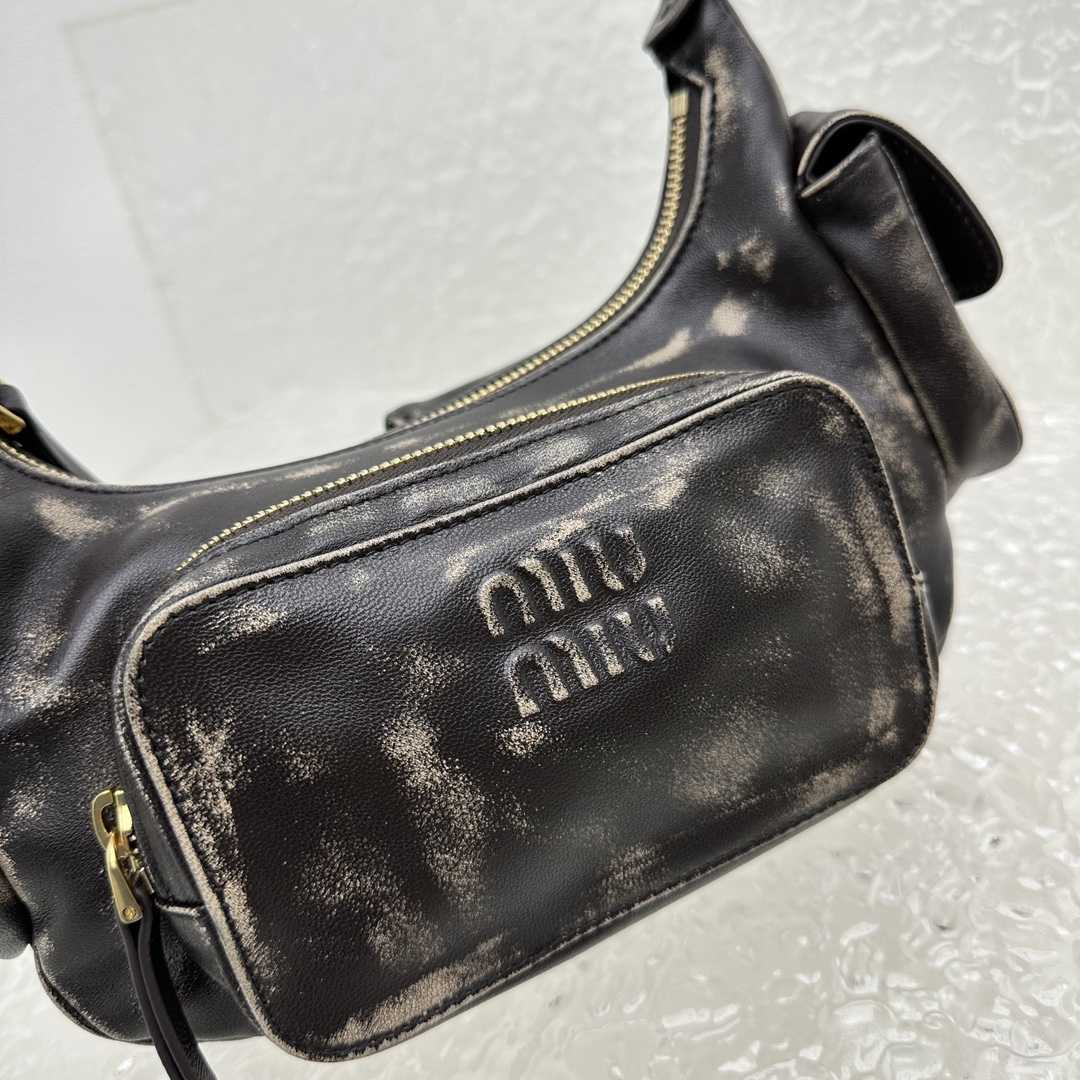 Miu Miu Hobo-Tasche aus Nappaleder - EUR FASHION