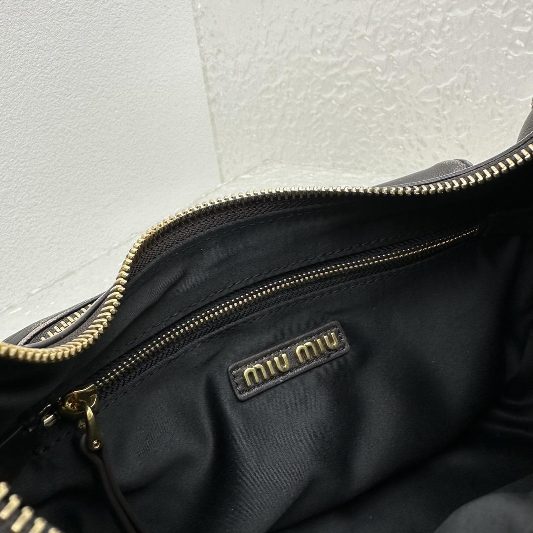 Miu Miu Hobo-Tasche aus Nappaleder - EUR FASHION