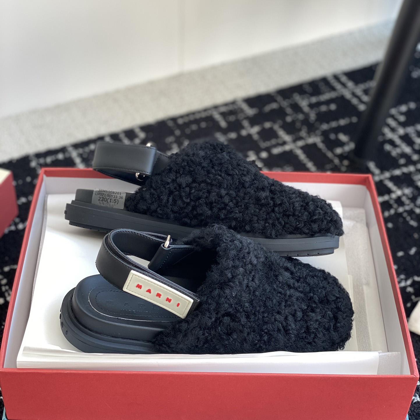Sabot aus schwarzem Lammfell von Marni - EUR FASHION