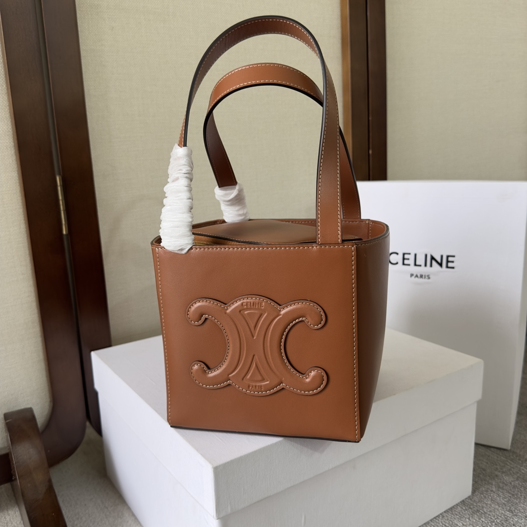 Celine Cube Bag Cuir Triomphe aus glänzendem Kalbsleder (15-15-15 cm) - EUR FASHION