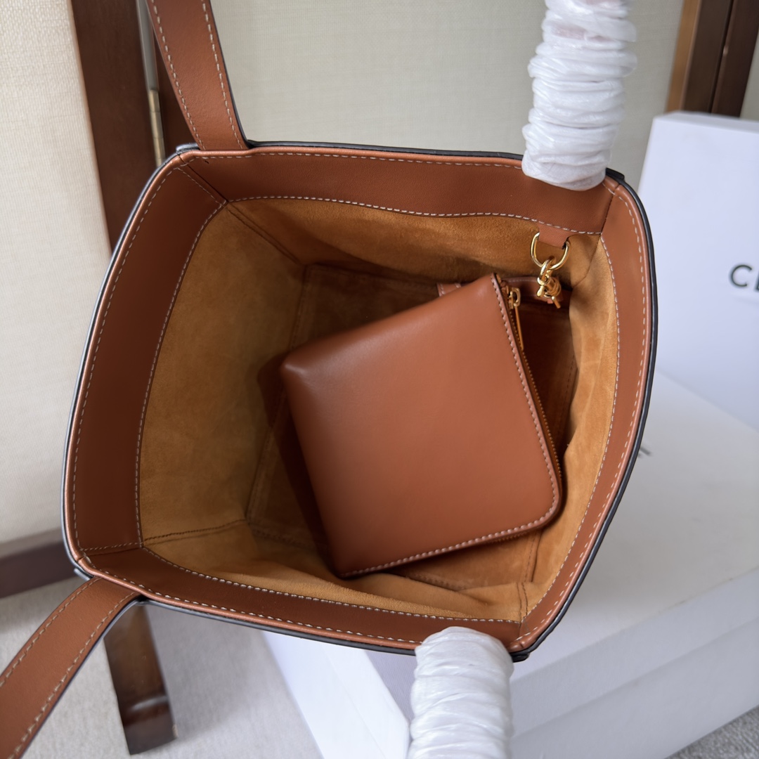 Celine Cube Bag Cuir Triomphe aus glänzendem Kalbsleder (15-15-15 cm) - EUR FASHION