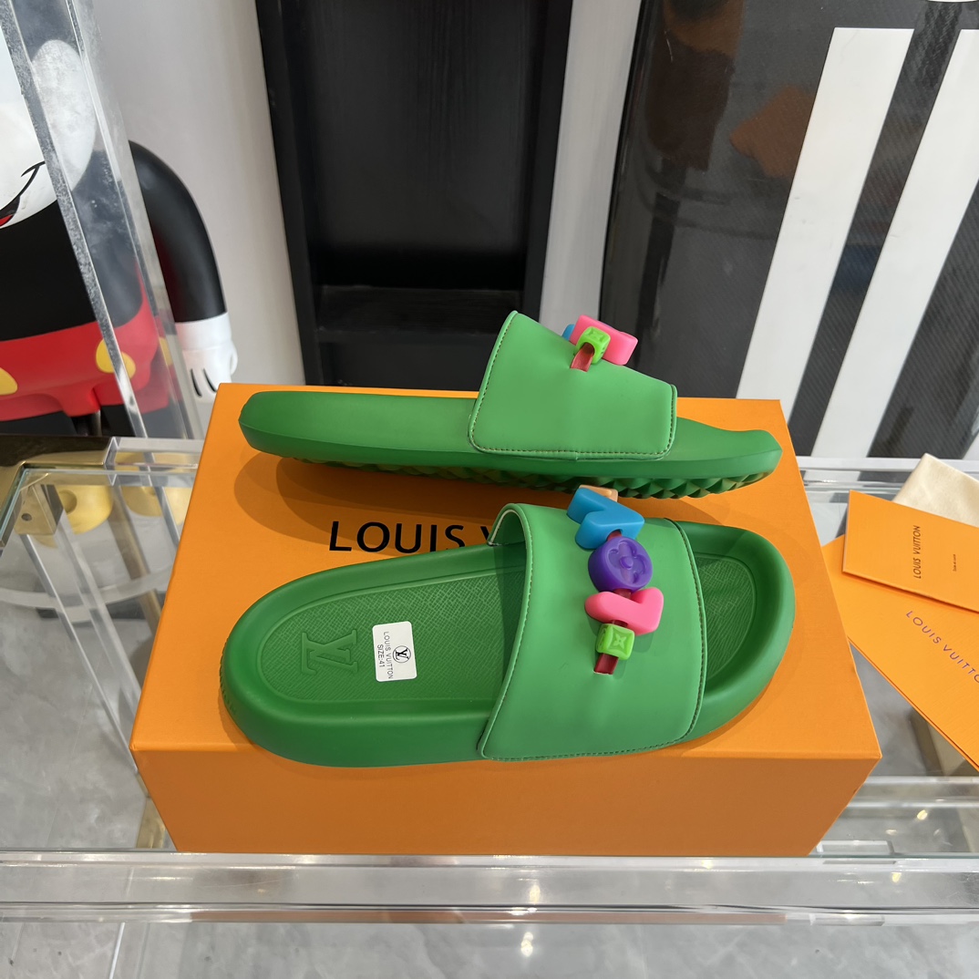Flache, bequeme Mule-Sandalen „Pool Pillow“ von Louis Vuitton - EUR FASHION