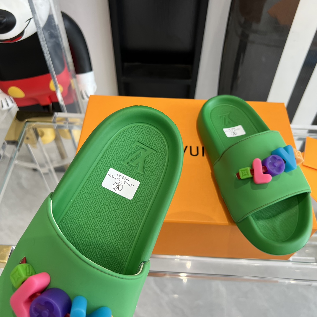 Flache, bequeme Mule-Sandalen „Pool Pillow“ von Louis Vuitton - EUR FASHION