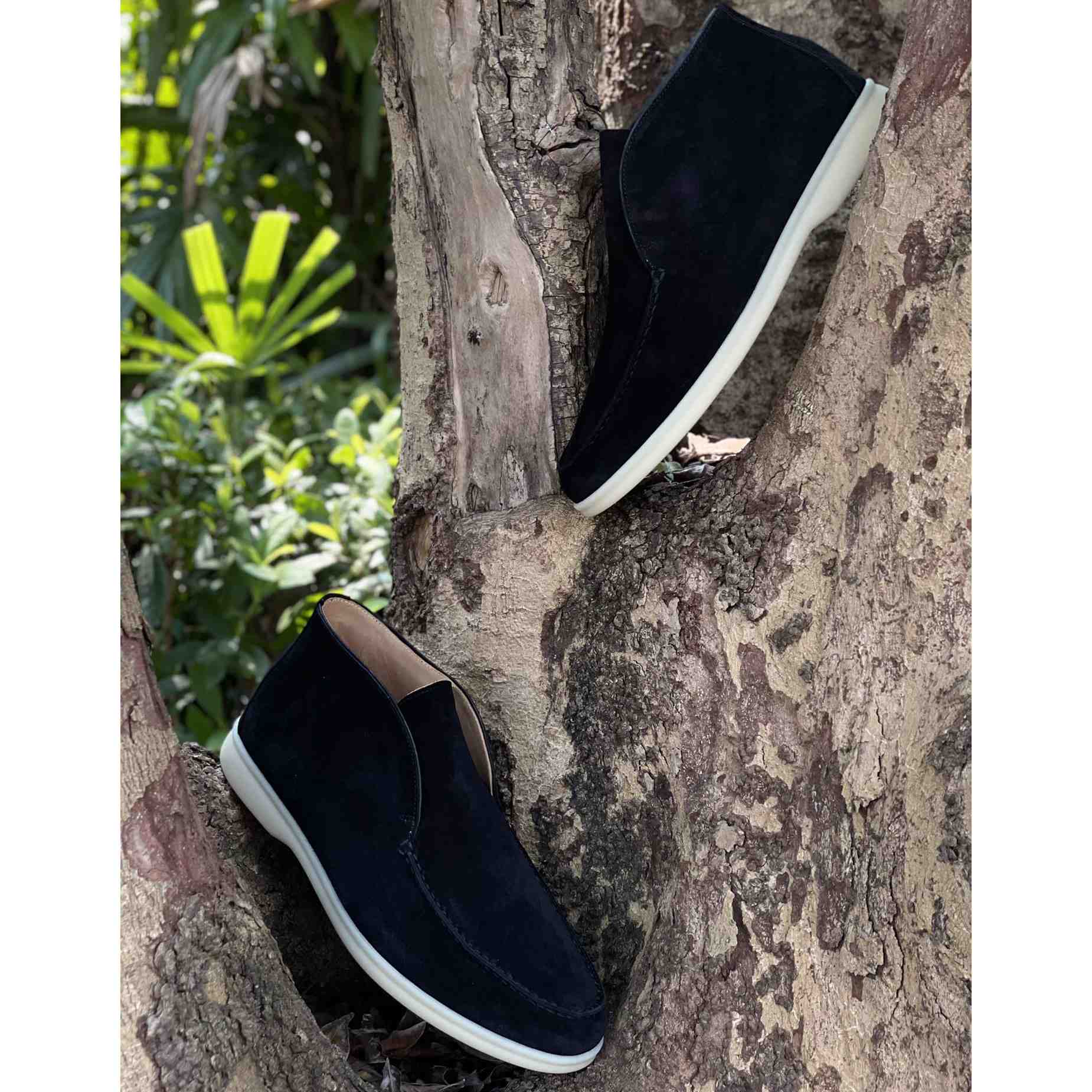 Loro Piana Sommer-Walk-Slipper mit weißer Sohle in Kaviar - EUR FASHION