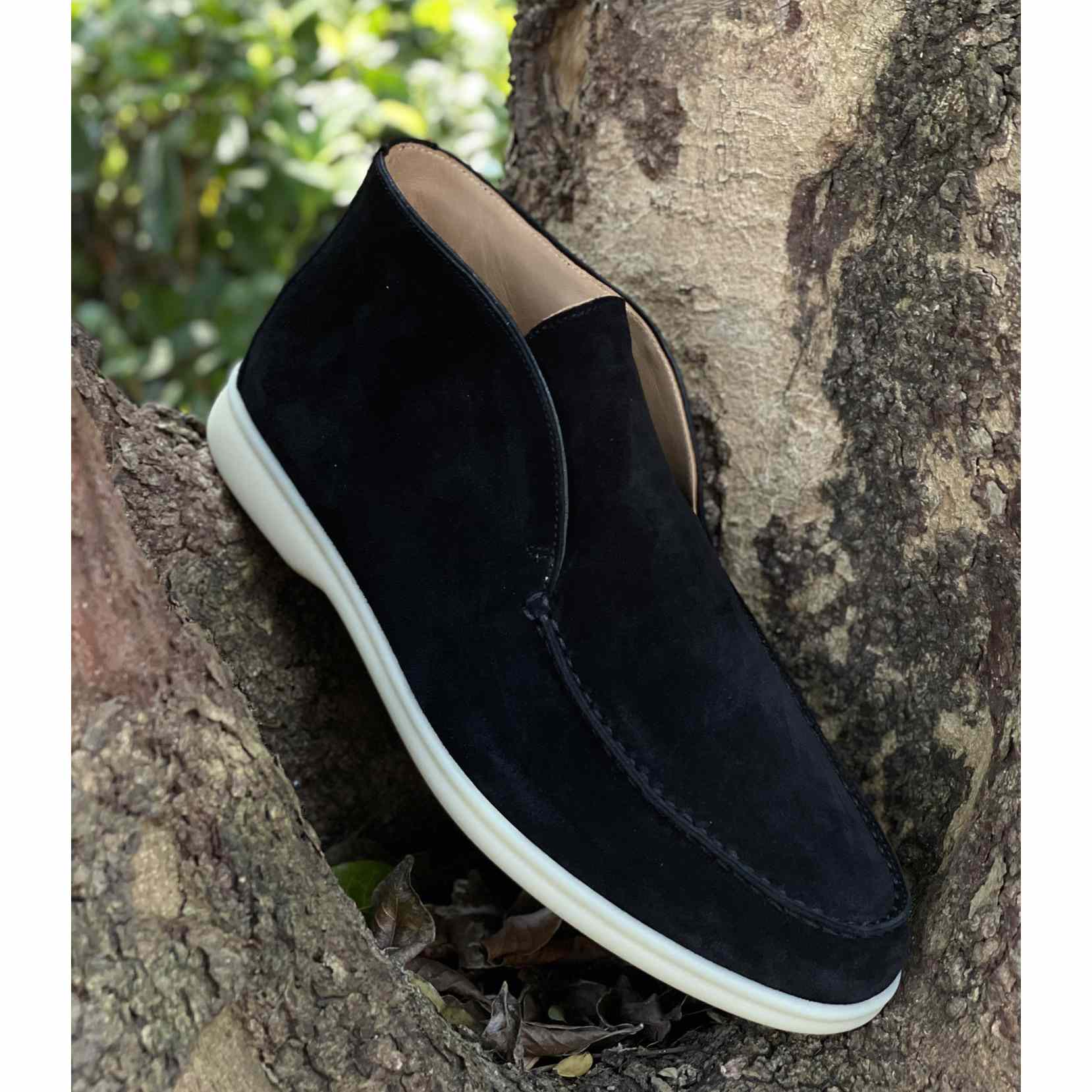 Loro Piana Sommer-Walk-Slipper mit weißer Sohle in Kaviar - EUR FASHION