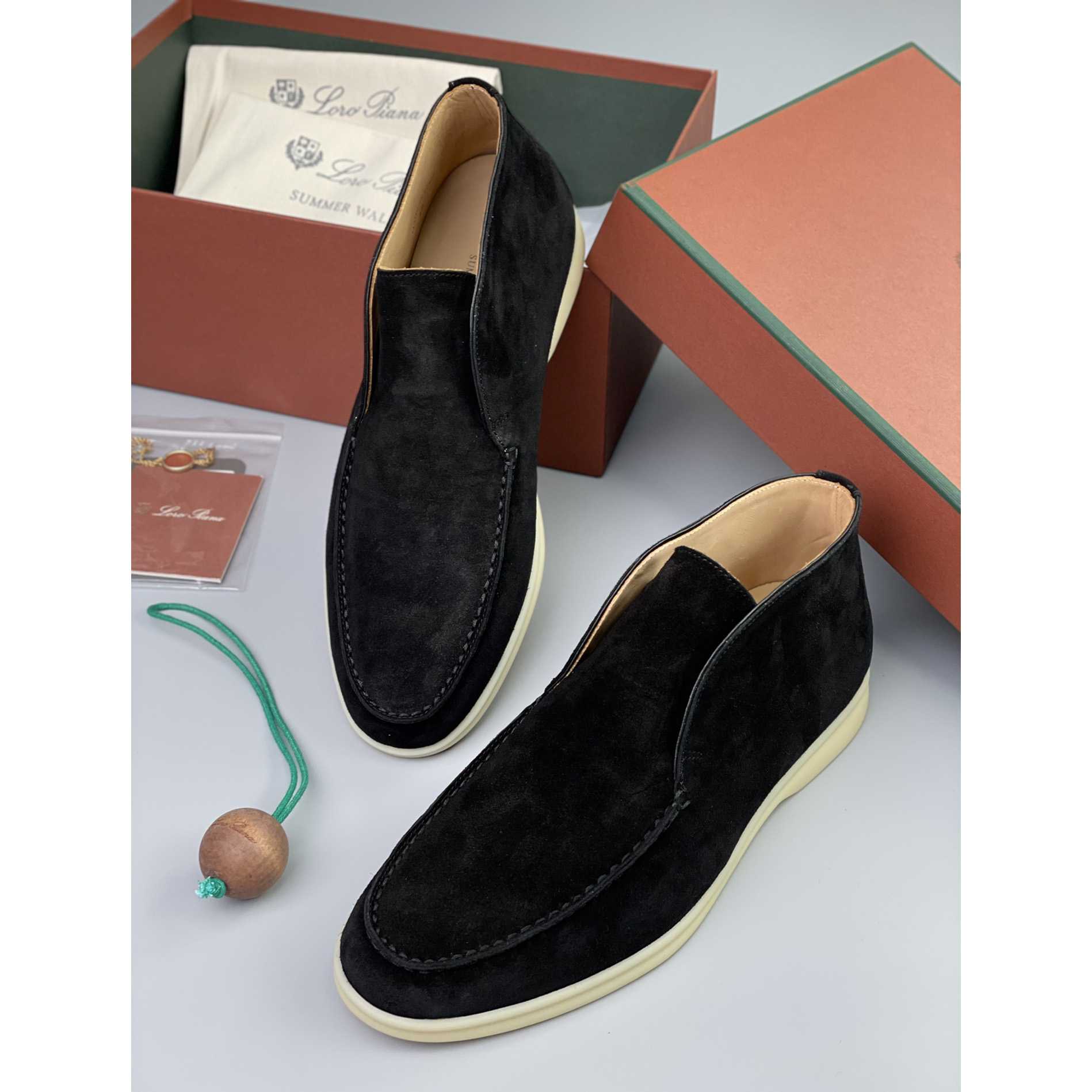 Loro Piana Sommer-Walk-Slipper mit weißer Sohle in Kaviar - EUR FASHION